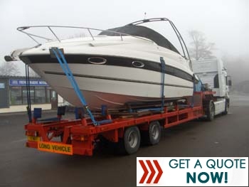 Loaded motor yacht on the move