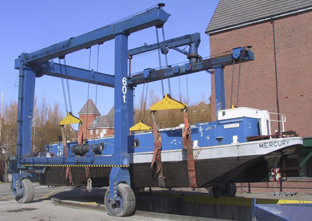 Lifting Mercury at Liverpool Marina